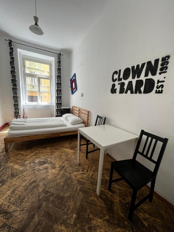 Clown&Bard Hostel Prag Exterior foto