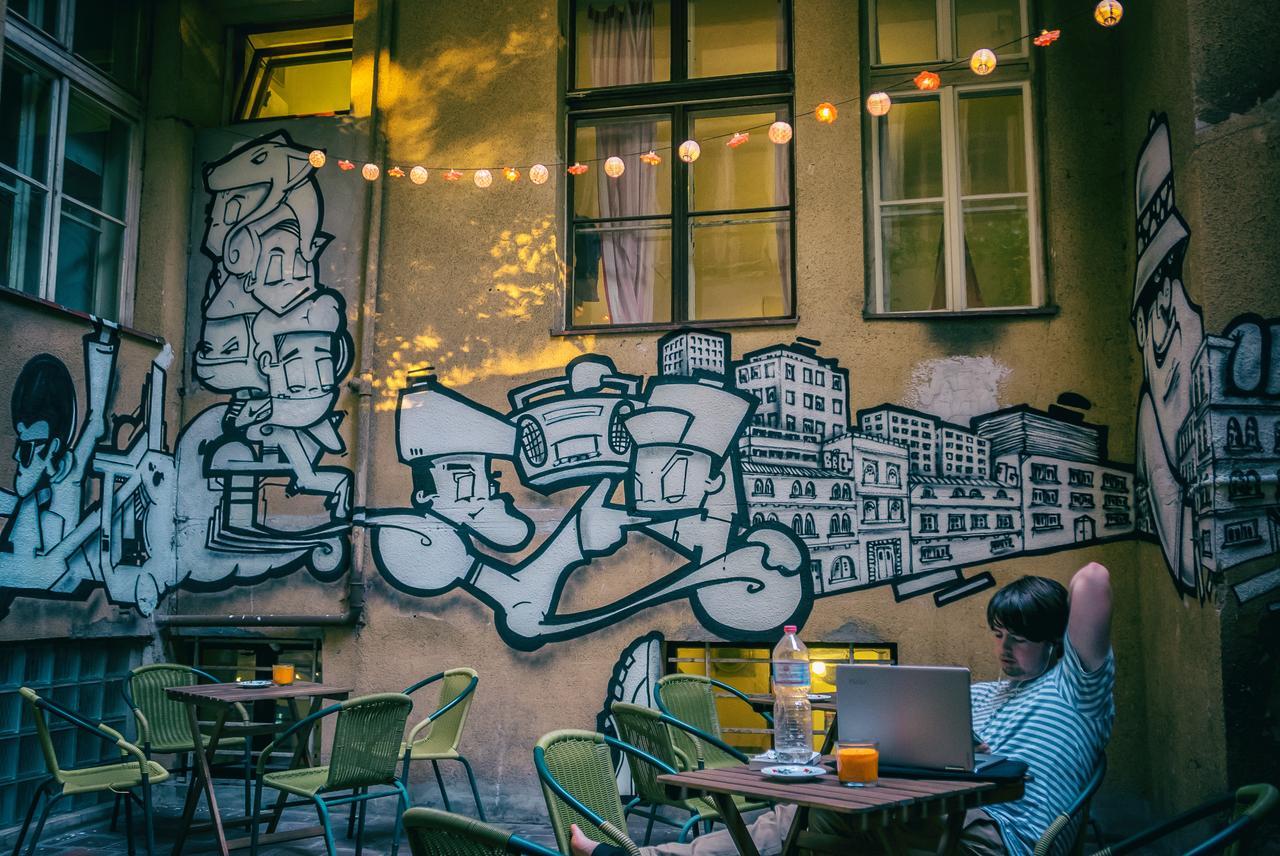 Clown&Bard Hostel Prag Exterior foto